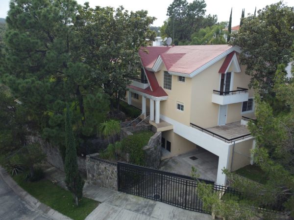 Vive en la zona panorámica de Bugambilias