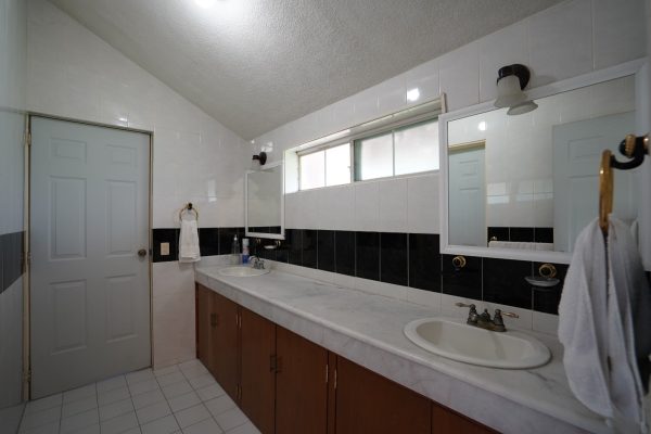 Vive en la zona panorámica de Bugambilias - Imagen 3